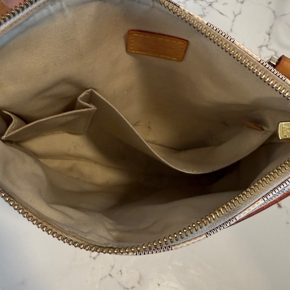 Louis Vuitton Crossbody - Picture 5 of 10